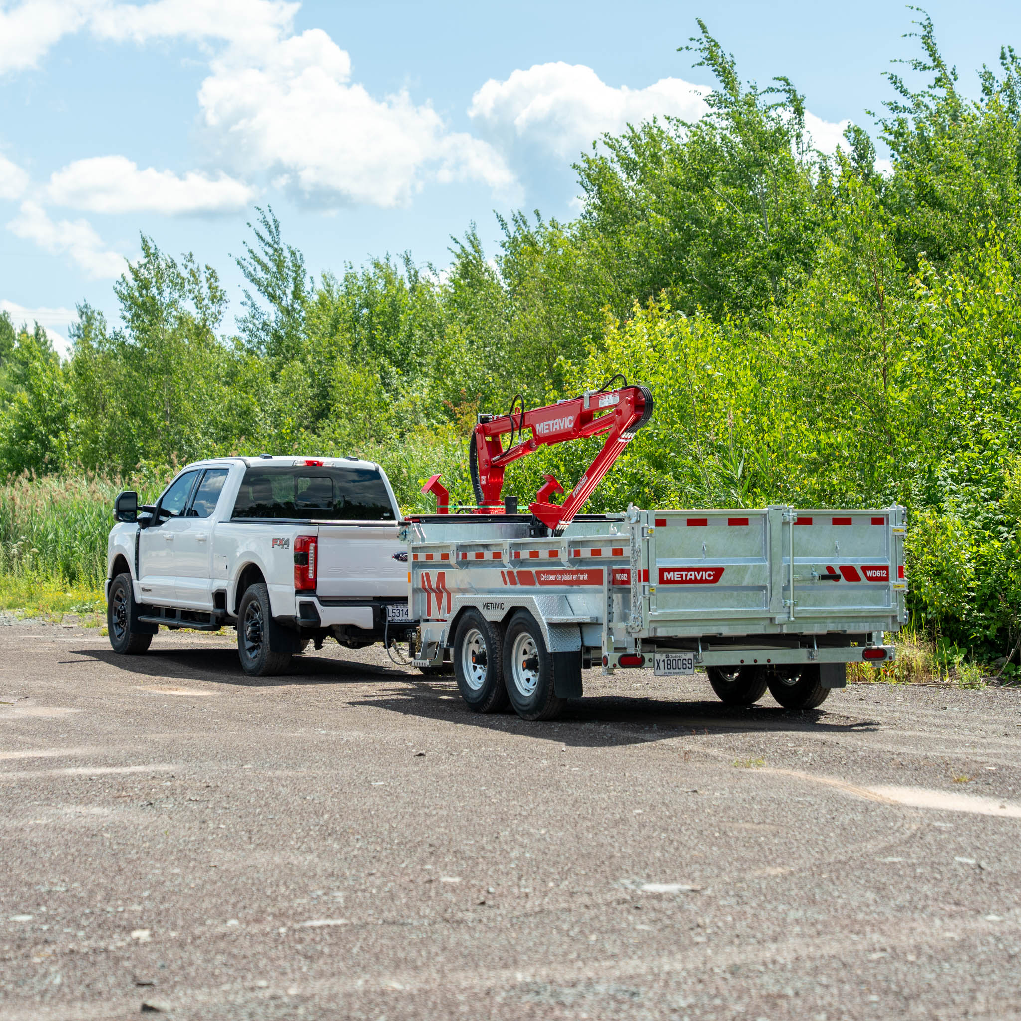 WD612 dump trailer equipped with a log loader - Image 4